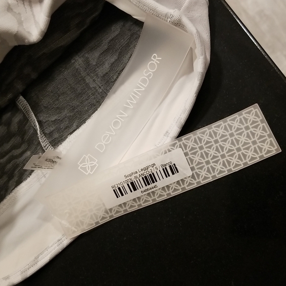 💕DEVON WINDSOR💕 Workout Set Ellie Top + Sophia Leggings ~ Blanco White S NWT - Picture 14 of 15